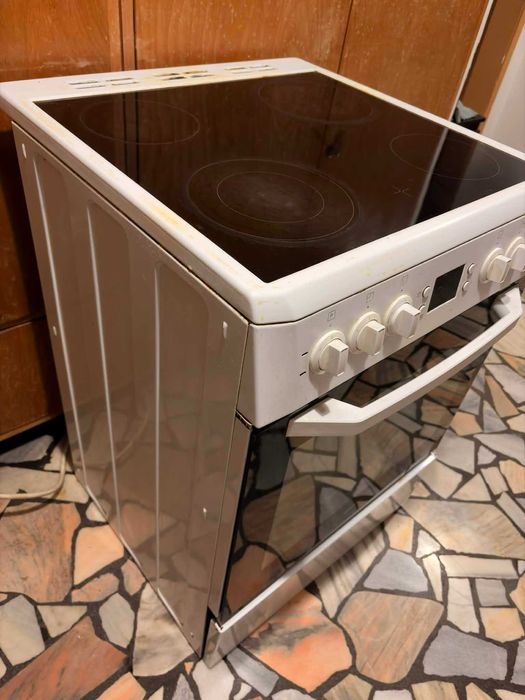 Продавам готварска печка BEKO