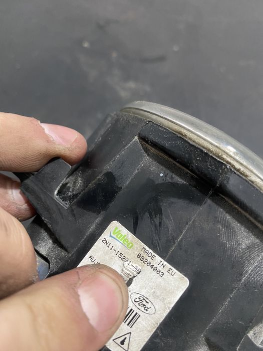 Proiector ceata stanga Ford Focus 2 89204003