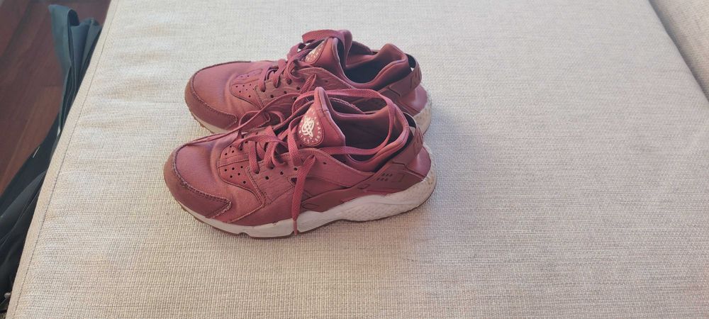 pantofi sport 38; 2 buc la 250  div marci