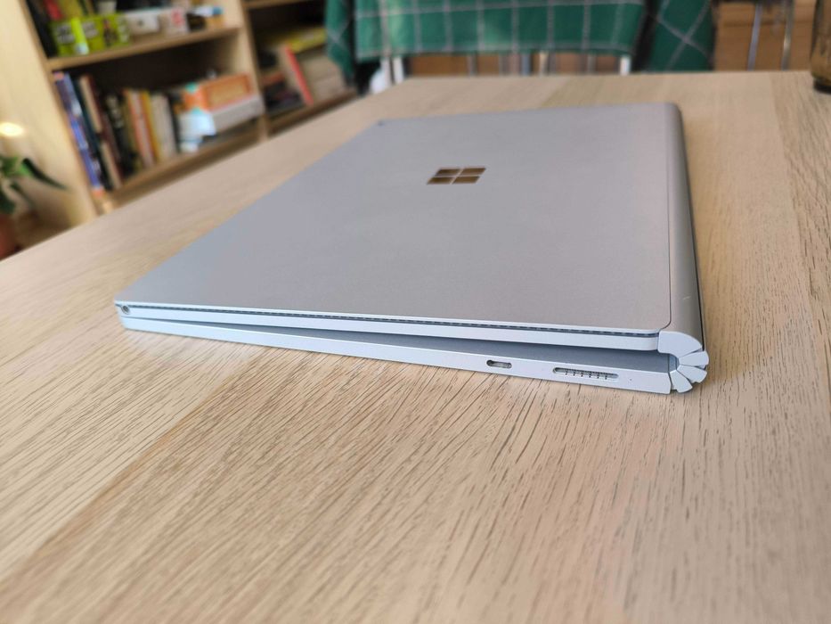 Microsoft Surface Book 2 i5-8g / 8/256
