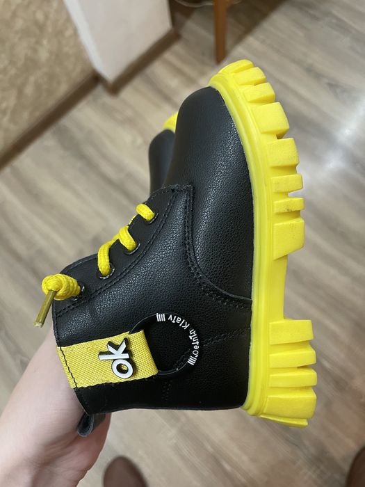Продам детские осенние сапоги