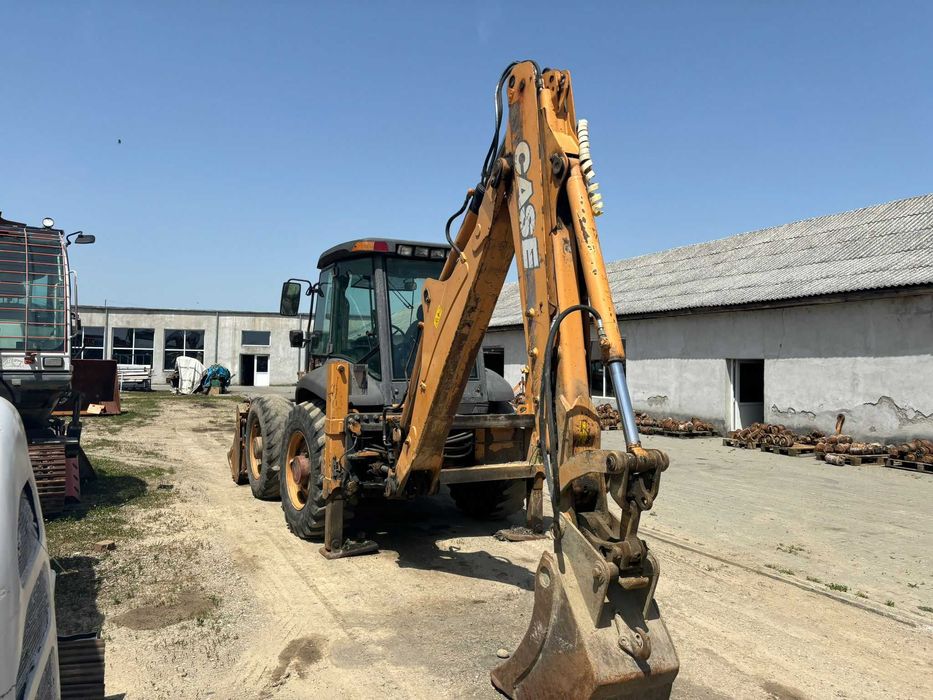 Dezmembrez Buldoexcavator Case 695 Super R , 2008