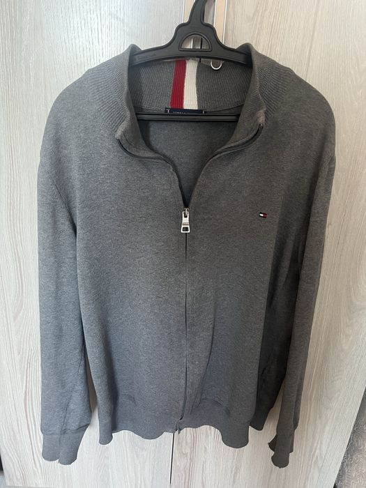 Продам оригинальную кофту Tommy Hilfiger