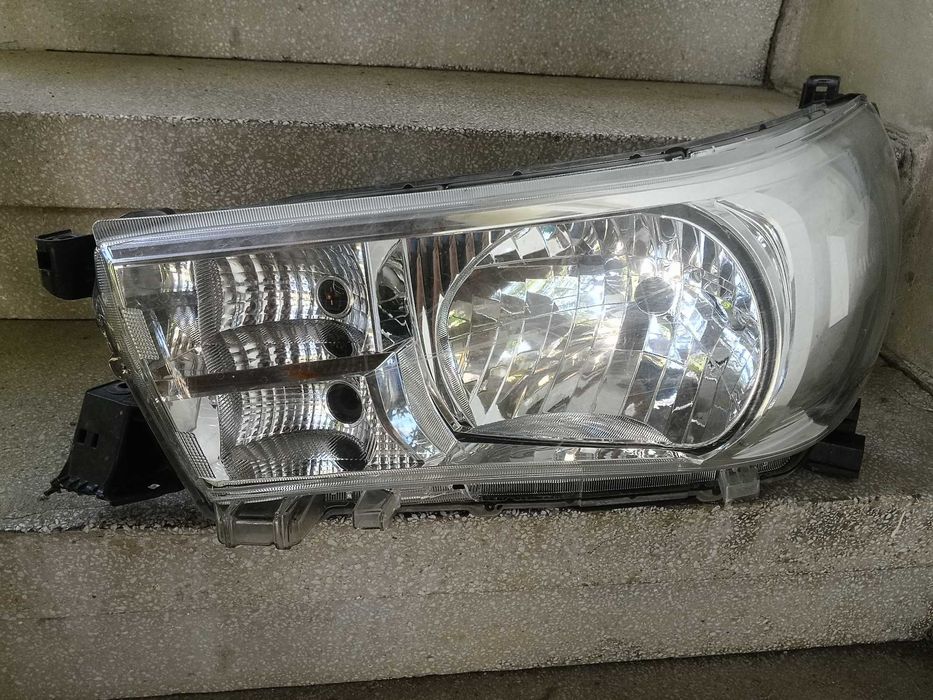 Фарове Toyota Hilux/Фар Toyota Hilux Оригинални