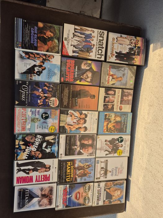 Vând 21 casete video originale filme Dragoste & Comedie, actiune