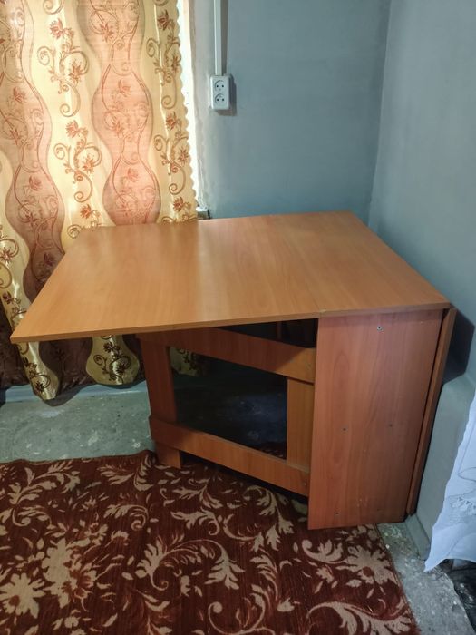 Продам стол книжку