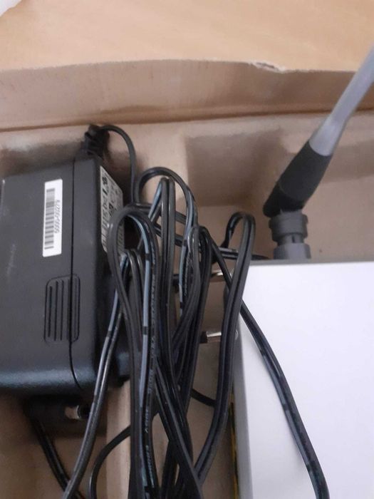 Рутер Linksys, 2,4GHz,с четири кабелни изхода.