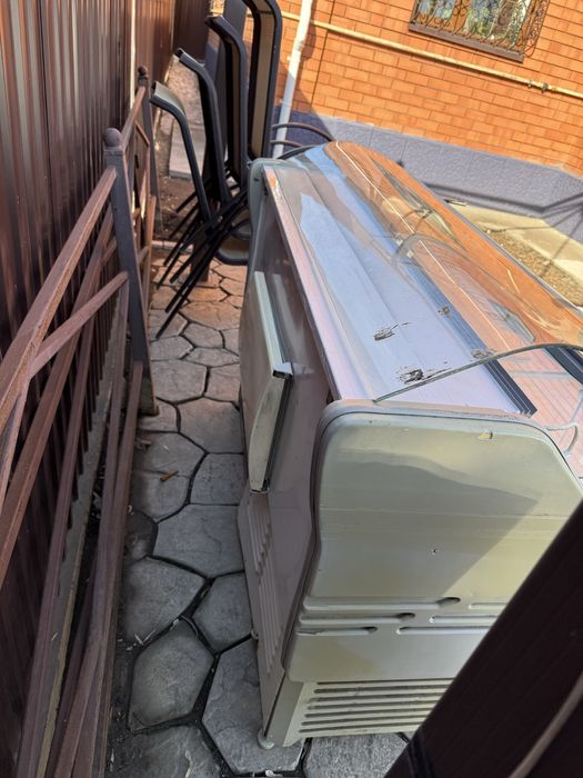 Продам витринный холодильник