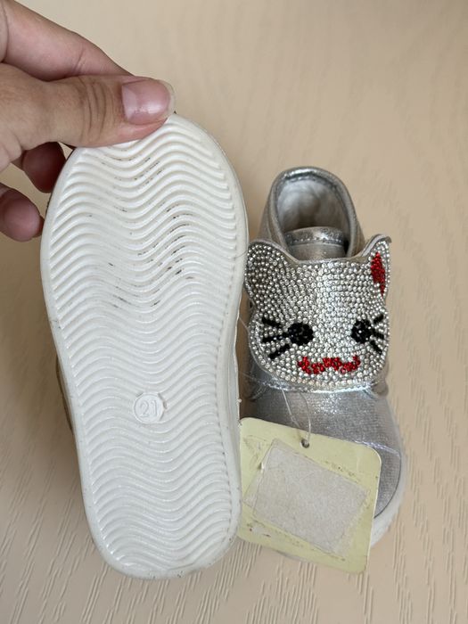 Новые ботинки для девочки