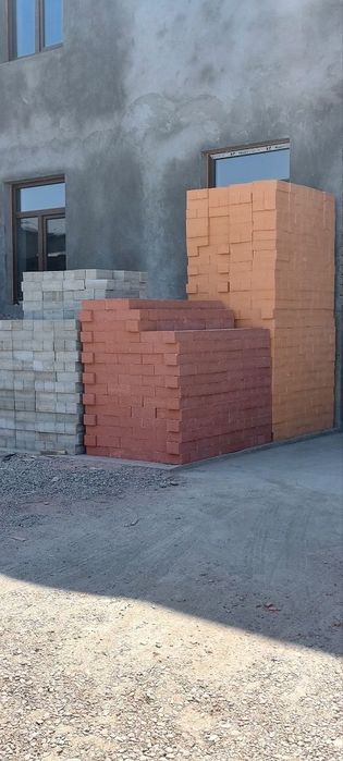 Кладка кирпича балконов