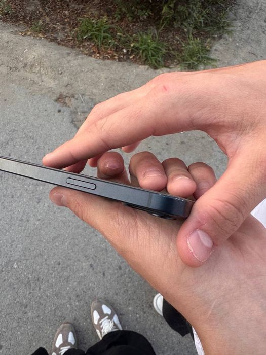 Продам iphone 13