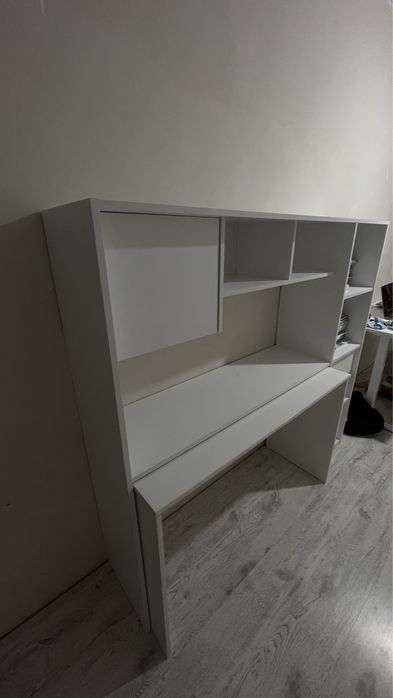 Стол письменный с полками