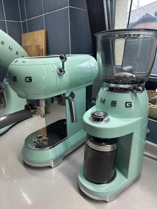 Espressor Smeg ECF01PGEU, 1350 W, 15 bar + Rasnita de cafea