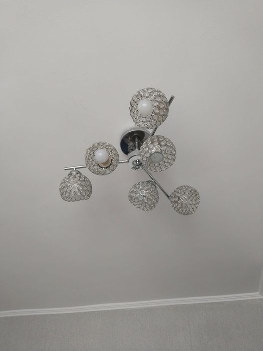 Продам люстру в хорошем состоянии