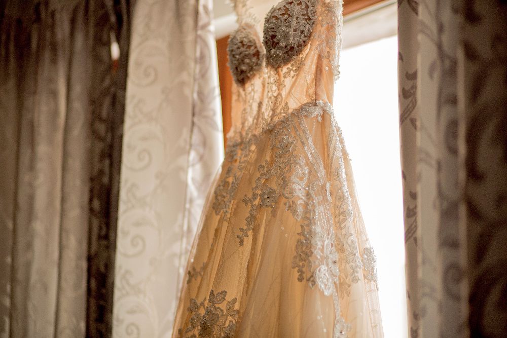 Vând rochie de mireasa Milla Nova Merion + voal + 2 crinoline