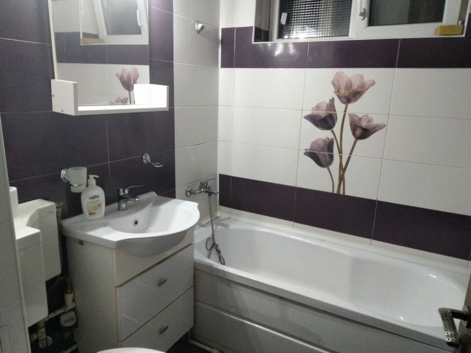 Închiriez apartament cu 3 camere