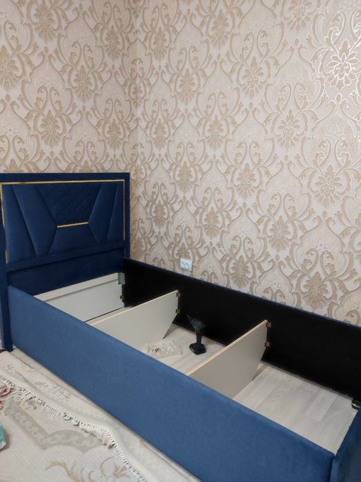 Кровать без матраса