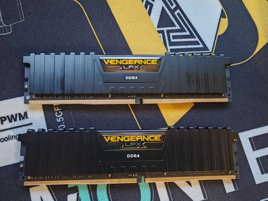 Рам памет Corsair VENGEANCE LPX 16GB (2x8GB) DDR4 2400MHz