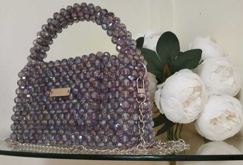 Sumka qo'l mehnati bilan qilingan