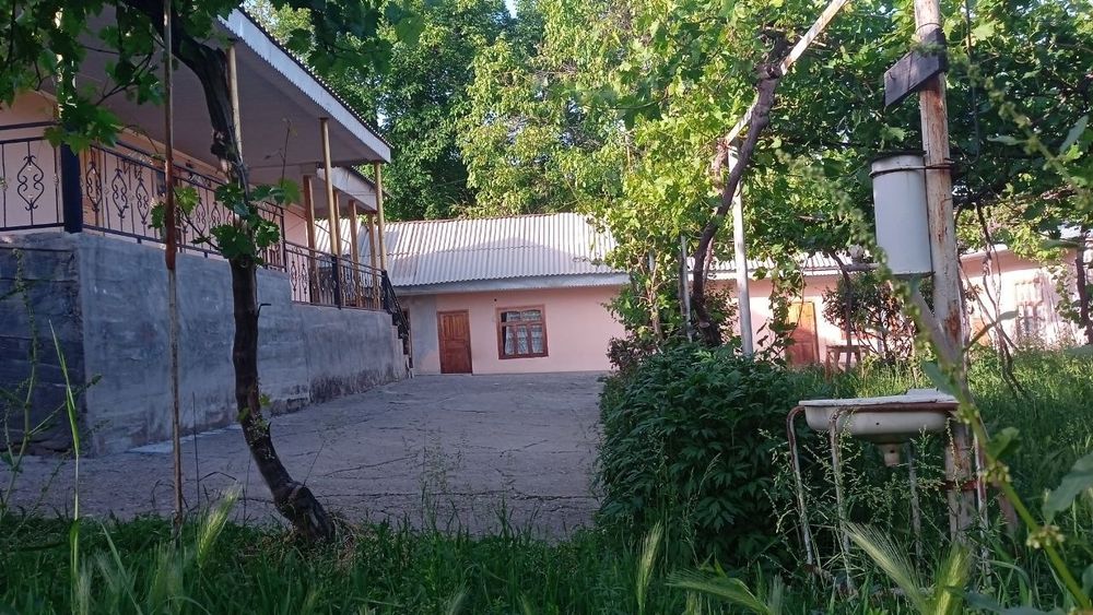 Ховли сотилади Ок тош