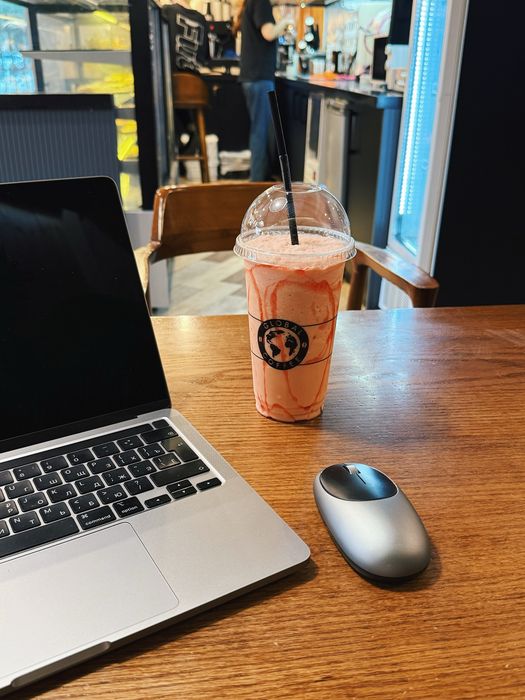 Продам Macbook pro 13 M1 8/256