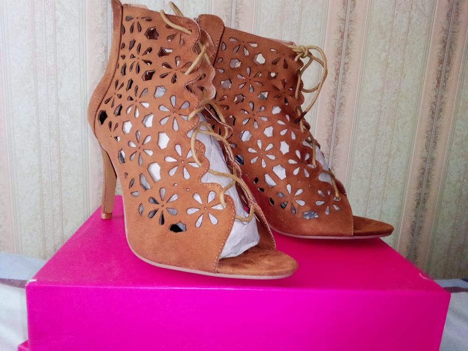 Продам босоножки