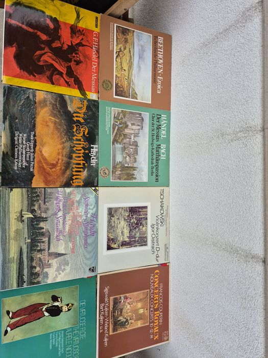 Vând un lot de 150lp discuri vinil muzică clasică mixtă pentru pick-up