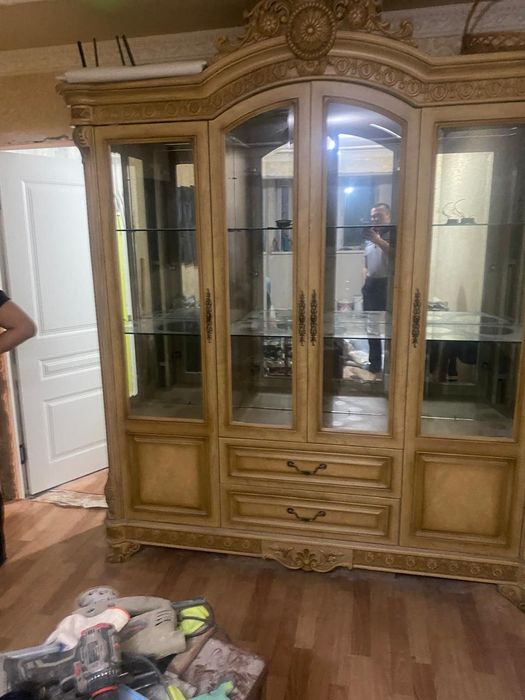 Мебел шкаф сервант  для посуды