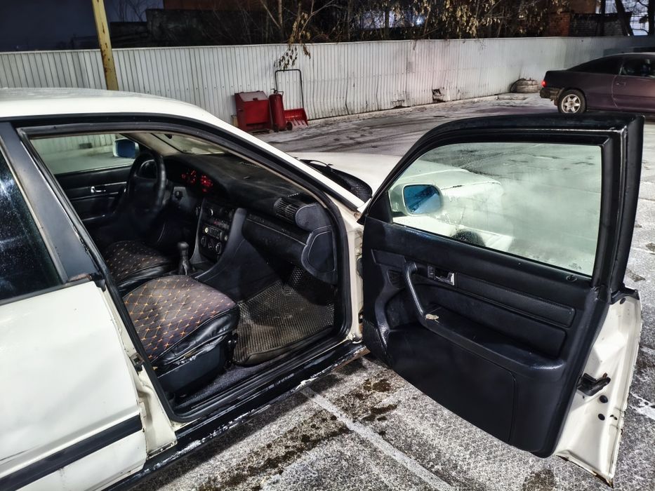 Продаю Ауди 100 с4