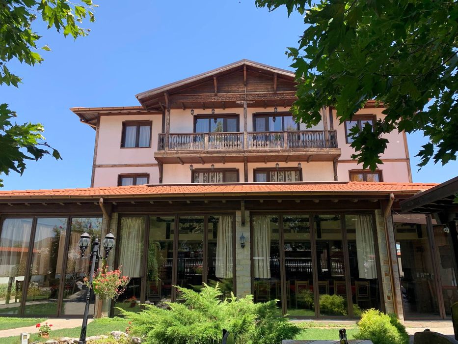 Продава се Хотел в Асеновград - 1324 кв.м за 756 €/кв.м - Снимка #1