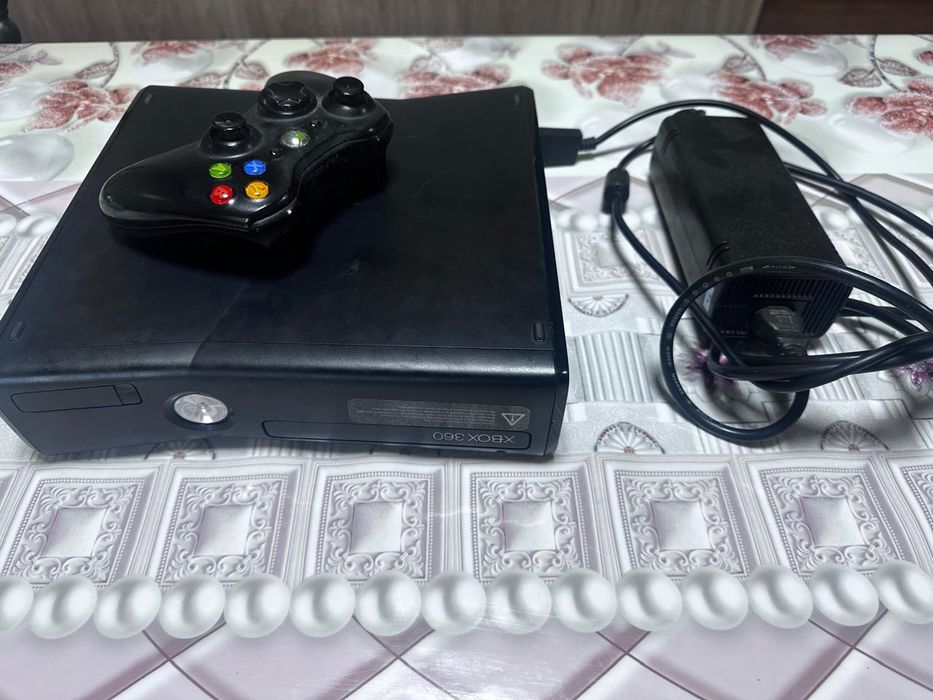 Продам XBOX 360 торг