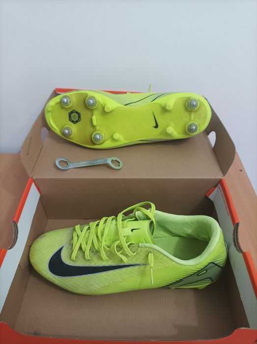 Ghete de fotbal mixte și turnate