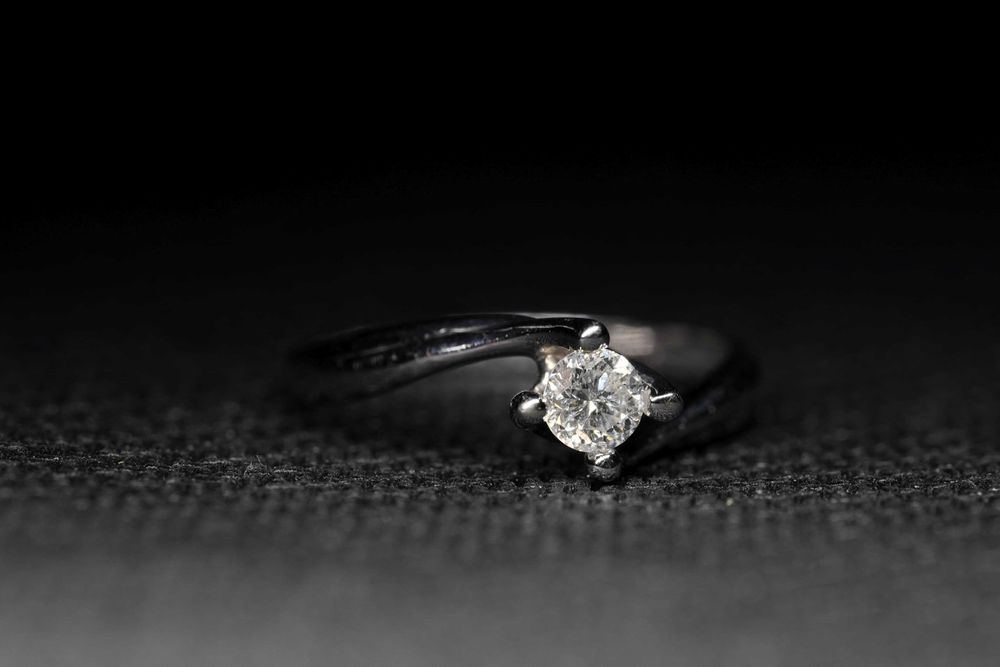 Inel logodna cu diamant din aur alb 18k 0.28CT