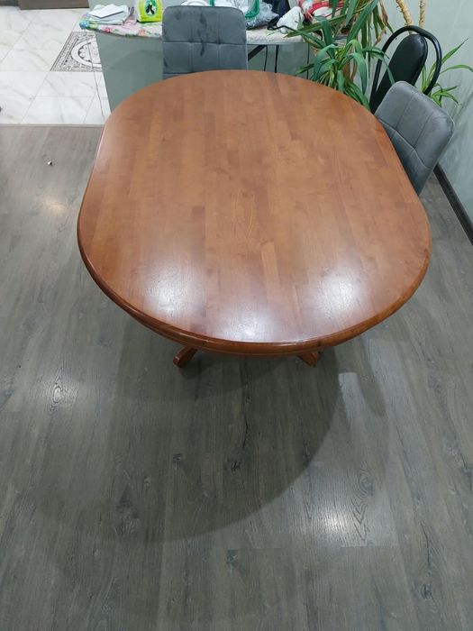 Продам стол в гостиную