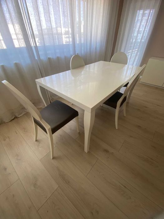 Masă dining extensibilă albă + 4 scaune