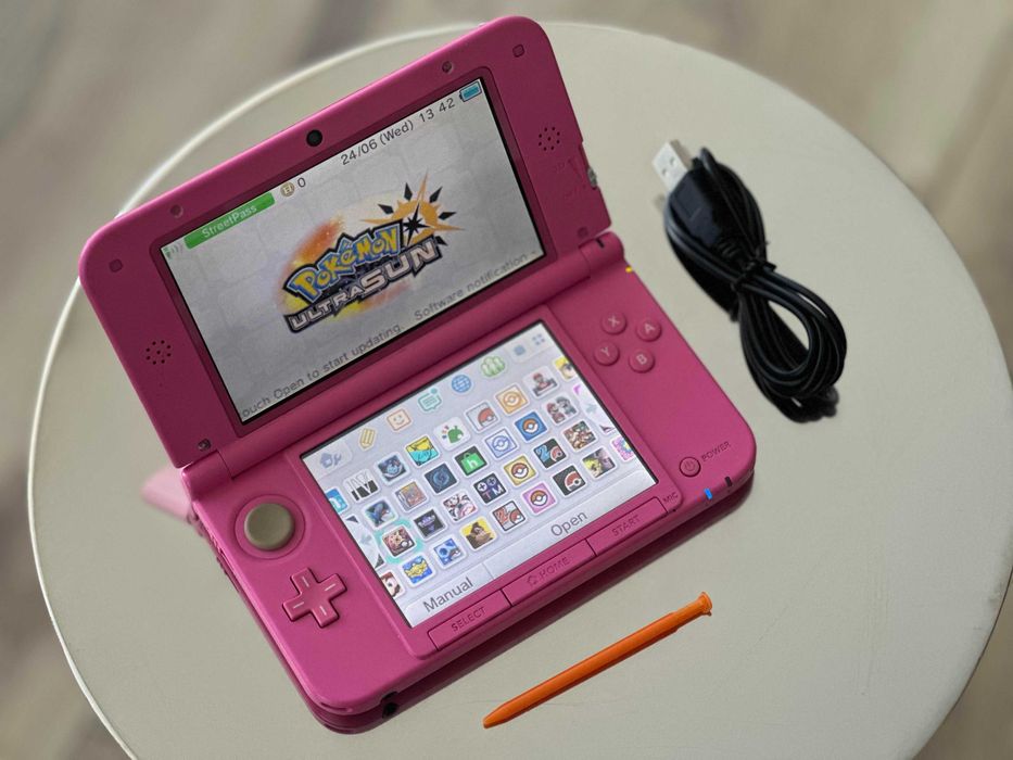 Nintendo 3DS XL Pink с 75 игри Pokemon Zelda Mario Нинтендо