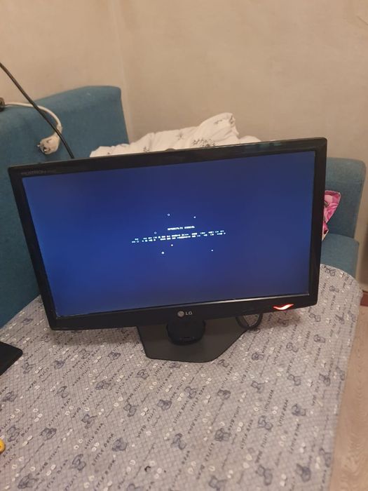 Монитор LG  VGA.