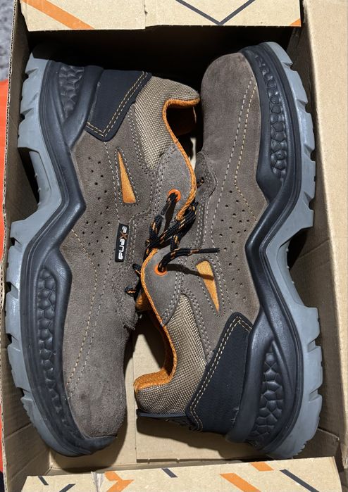 Vand pantofi/bocanci cu protectie