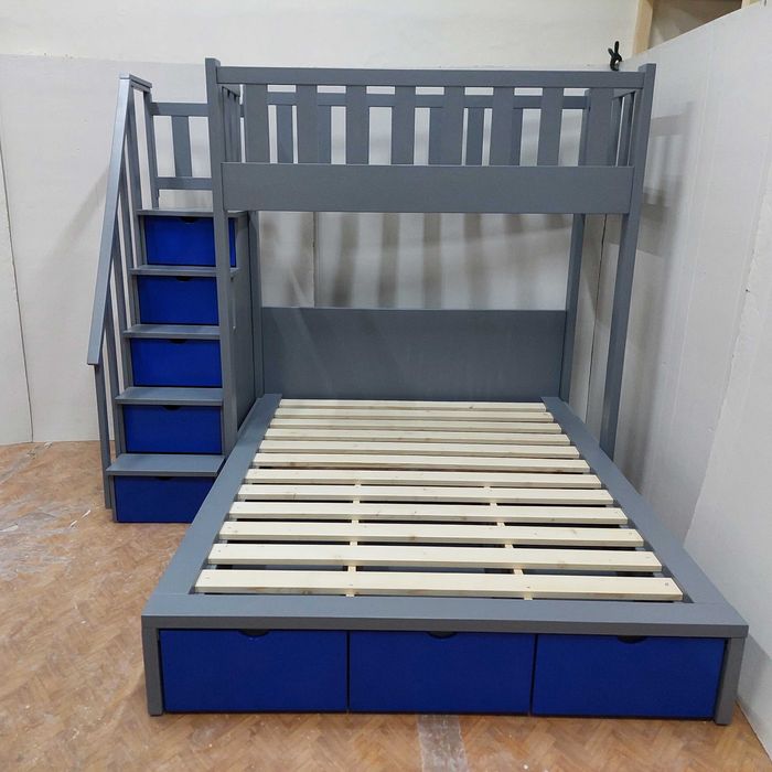 TRANSPORT GRATUIT.Pat etajat-supraetajat cu scara tip sertare,cod 3528