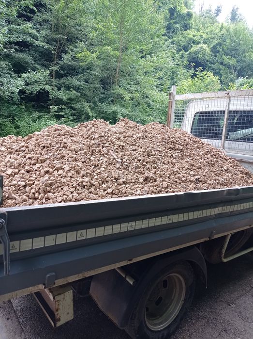 Aduc piatra concasata