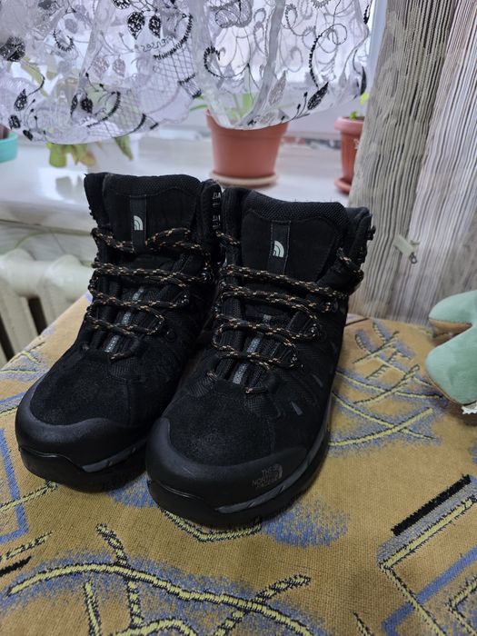 Продам зимние ботинки