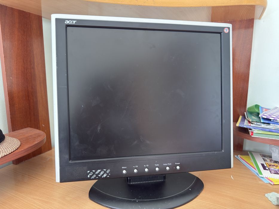 Srochni Acer 17 dyuymli monitor sotiladi