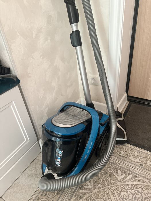 Пылесос с контейнером для пыли Tefal Silence Force Cyclonic