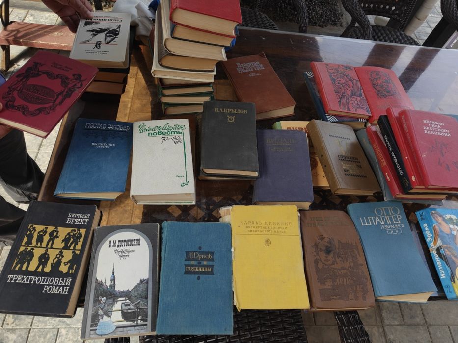 Книги разные.   .
