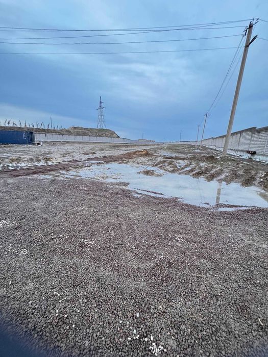 Нурафшон шахар марказида 1,30 гектар ер сотилади