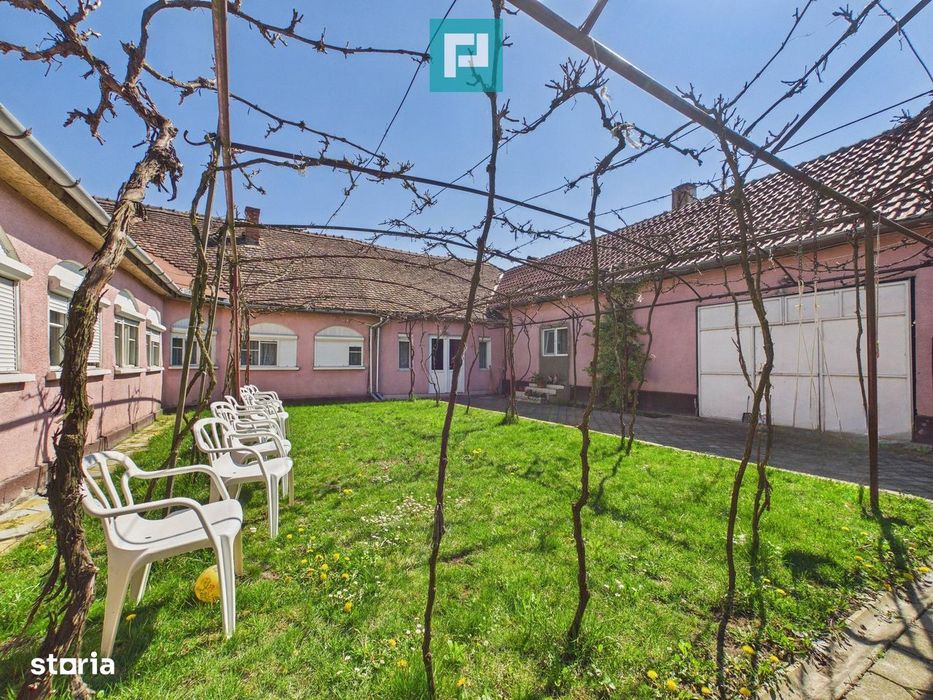Casă solidă cu 5 camere in localitatea Almaș, Arad