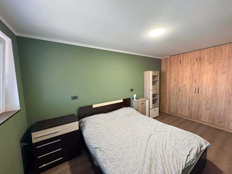 Продавам тристаен тухлен апартамент в кв. Калето, с гараж