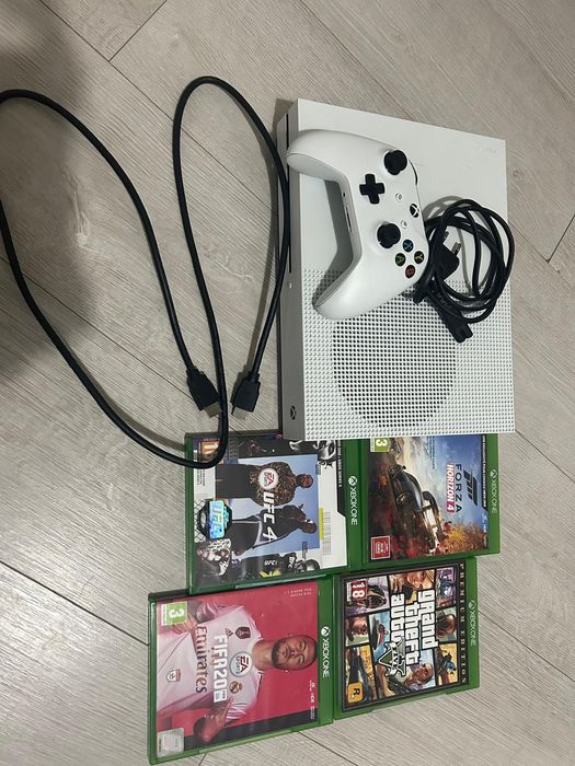 Xbox One S 1 TB + controller