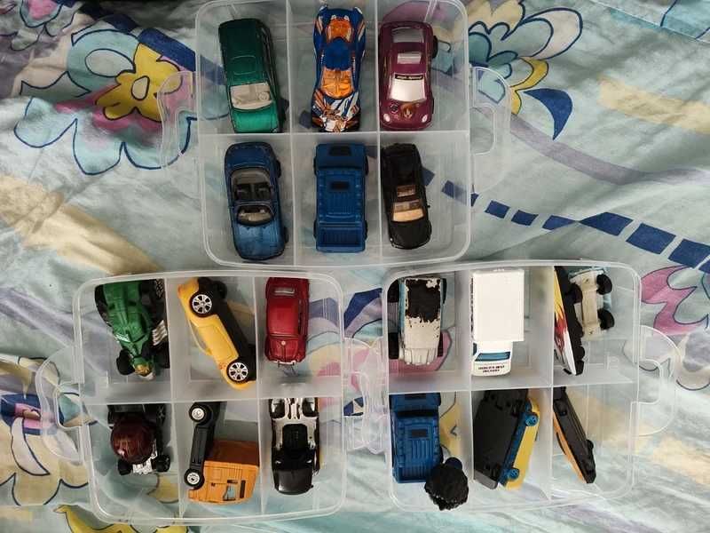 Lot 20 masinute + suport