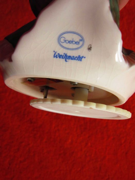 cadou rar Goebel Hummel Inger muzical "White Christmast"